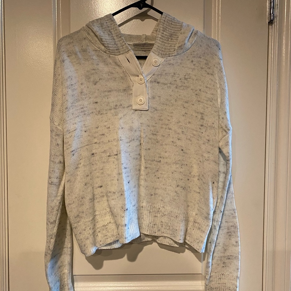 URBAN OUTFITTERS CREME HOODIE